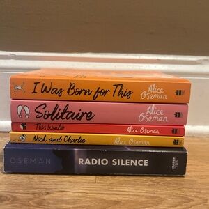 Alice Oseman Heartstopper book bundle